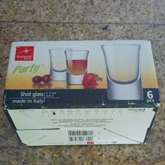 Bormioli Rocco Box of 6 Italisn Shot Glasses (1 1/4 oz.) - Picture 1 of 3